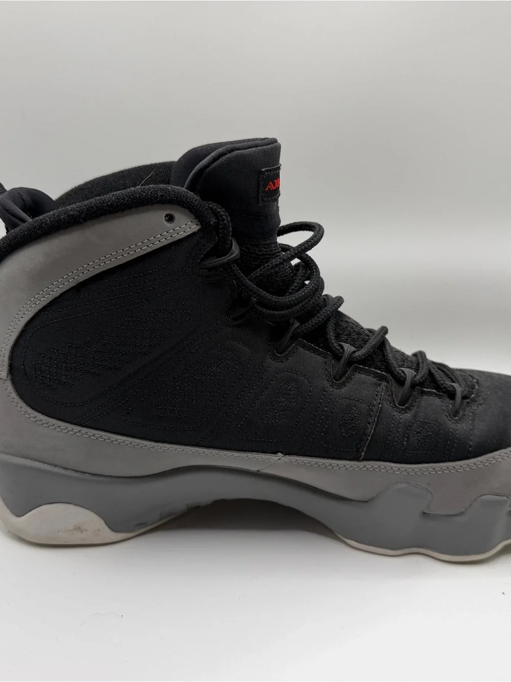 Air Jordan Men’s Mid-Top Basketball Shoes - Black/Grey